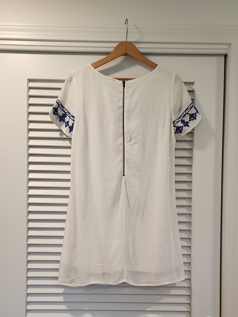 Lulus Tale To Tell Blue & Ivory Embroidered Shift Dress Size M - Picture 4 of 8